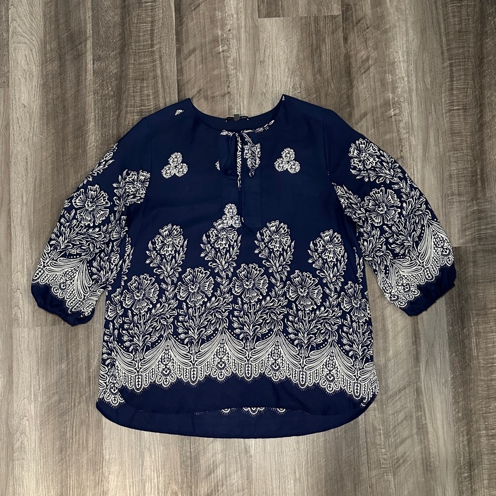 West Kei Navy Blue Floral Split Tie Neck Cinch Three Quarter Sleeve Top - Medium